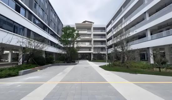 ��У�������м�����΢�ͼ��վ ׼��׽У԰���ܱ�������������仯